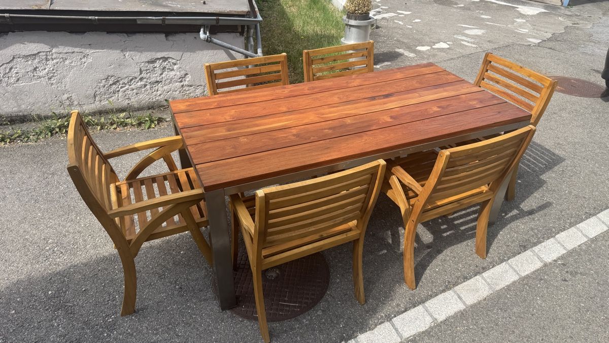 Set di tavolo e panche: Gartentisch mit 6 Stühlen aus Teakholz – Usato da Mönchaltorf venduto da DRUG-TITO 2