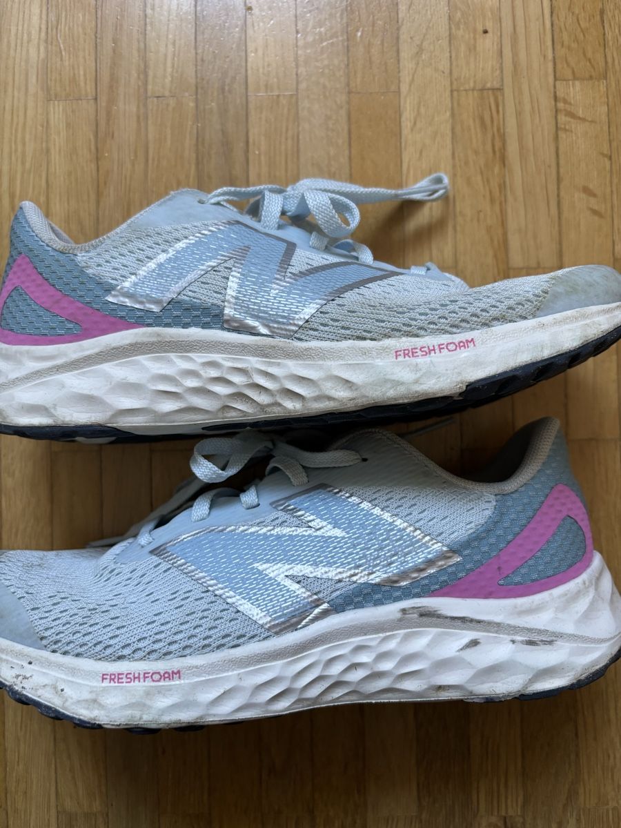 Scarpe per ragazze: Laufschuh New Balance Grösse 35.5 – Usato da Niederwangen b. Bern venduto da muidop 1