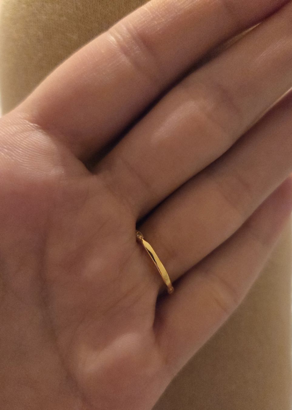 Anelli: 925 Silber Ring goldig mit grünem Stein – Nuovo e nell'imballaggio originale da Bazenheid venduto da Han_06 2