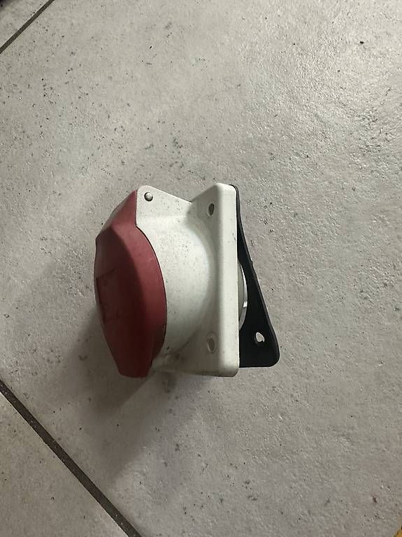 Spine: Einbausteckdose cee16 – Usato da Hausen AG venduto da mb2023 2