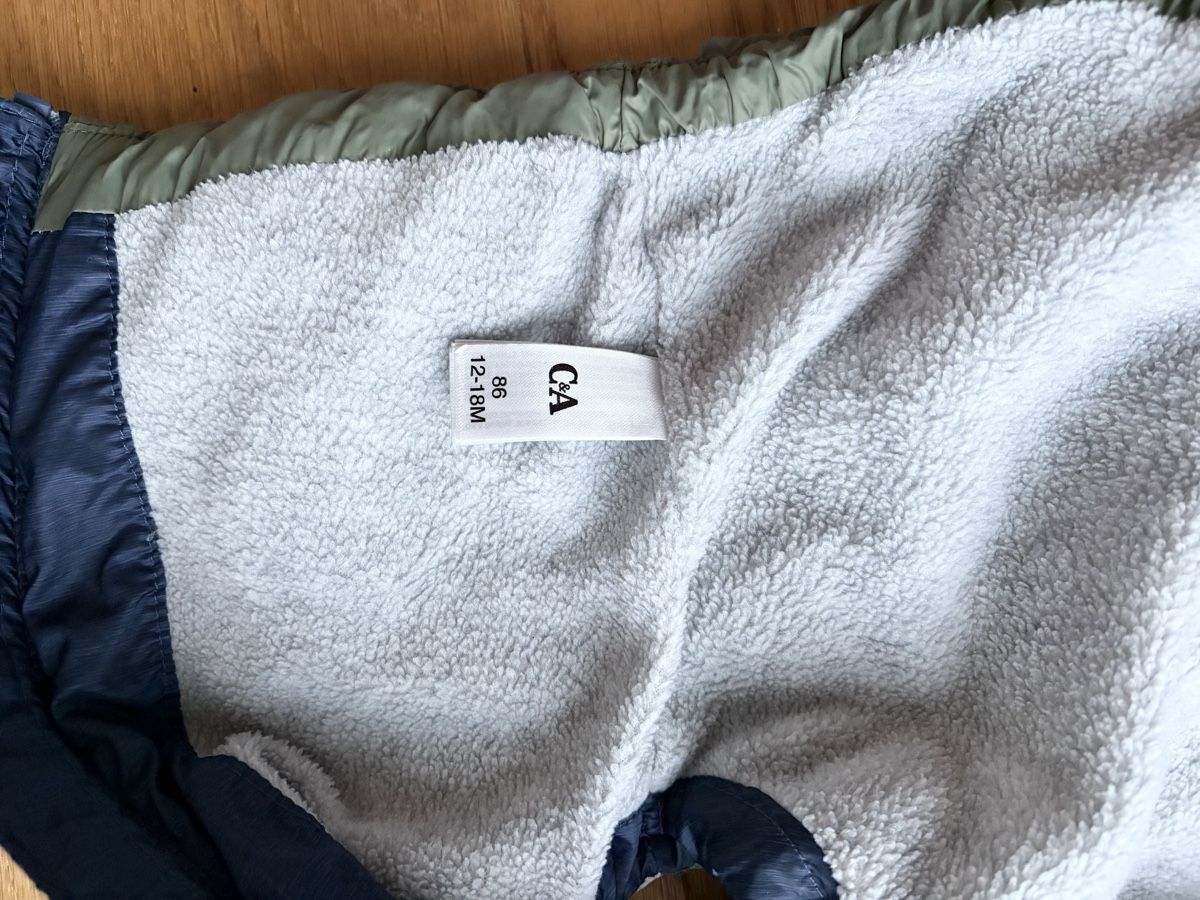 Sonstige Jungenkleidung: Kinder Weste C&A Grösse 86 Top Zustand – Neu (gemäss Beschreibung) aus Hinwil von crn139 2