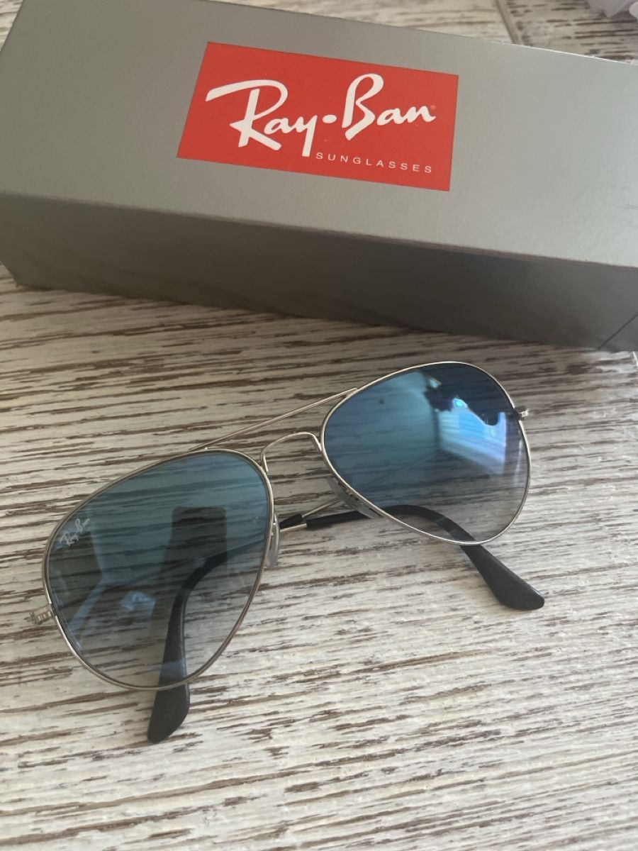 Ray-Ban Brillen & Gläser: Original aviator Ray Ban sun glasses Blue lenses – Gebraucht aus Rüschlikon von ant_5v7g