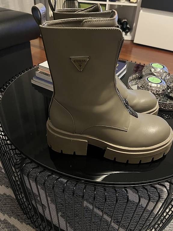 Guess Damenschuhe: Stivali – Gebraucht aus Viganello von ver_tq2s