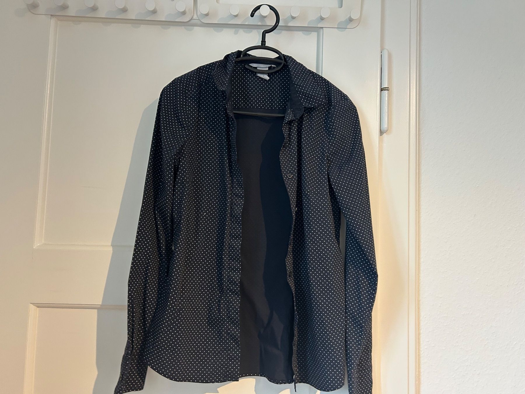 H&M Blusen: Dunkelblaue Bluse mit weissen Punkten Gr. 36 – Gebraucht aus Zürich von la_222
