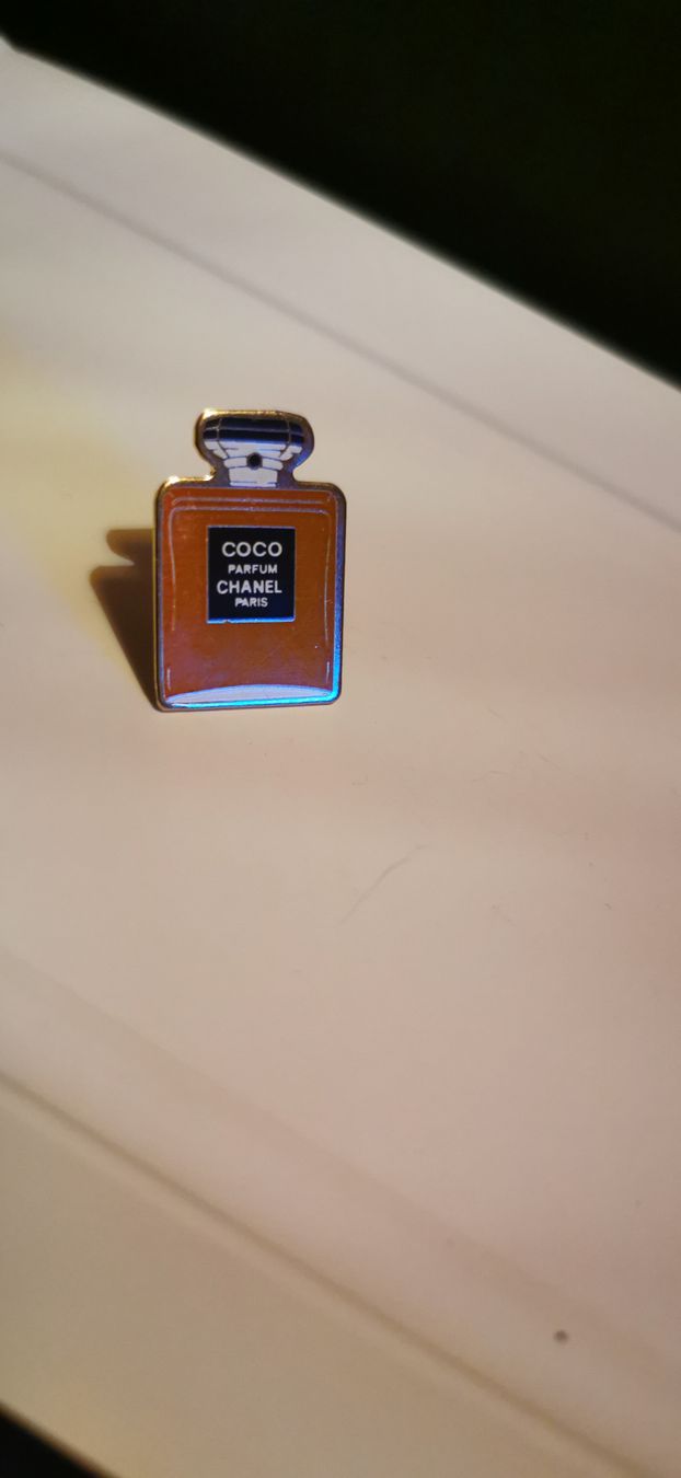 Placchette & Badge: Pin Coco Chanel  – Usato da Genève venduto da vins50