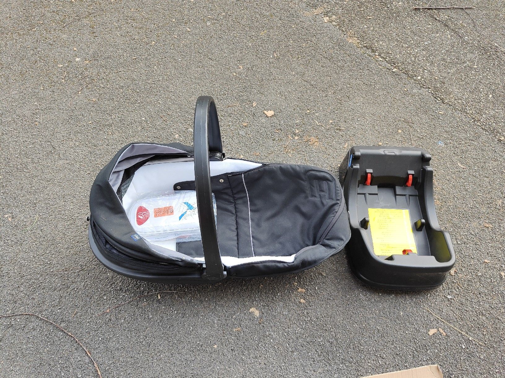 Seggiolini per auto: Babyschale Maxi Cosi mit Basisstation – Nuovo (secondo la descrizione) da Pfäffikon SZ venduto da tom_29mp