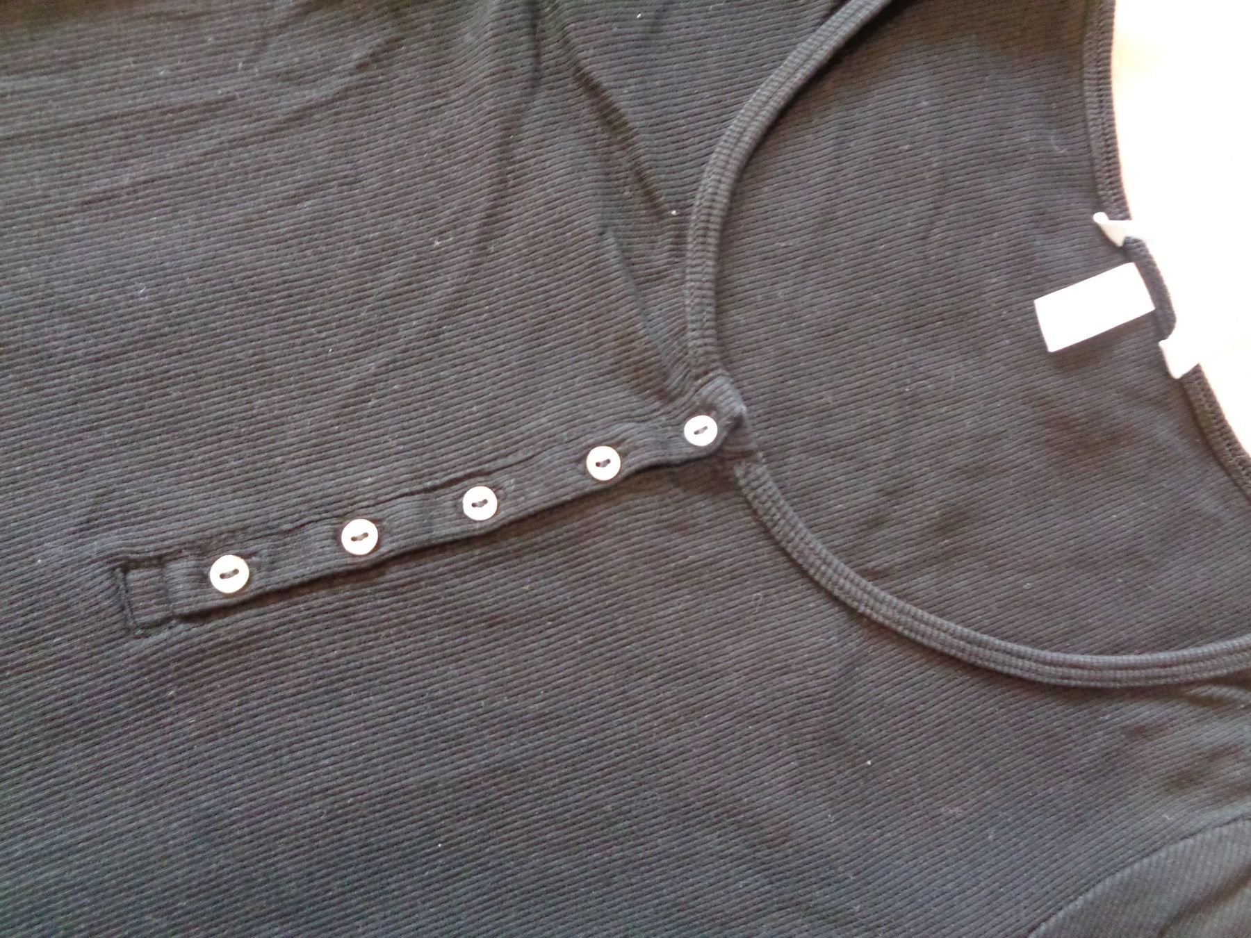 H&M T-shirt: H&M, Basic T-Shirt schwarz Grösse S gerippt Knopfleiste – Usato da Bottenwil venduto da topshop 2