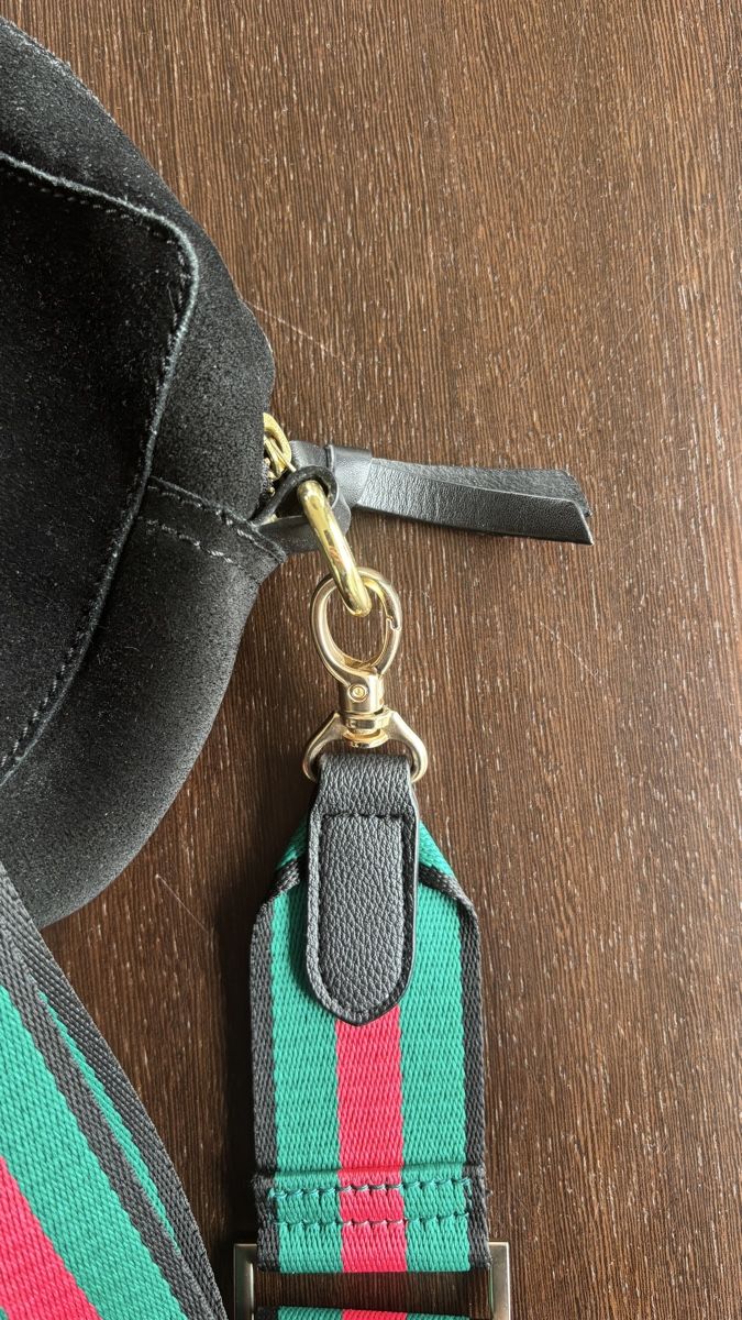 Borse da donna: Wildleder Umhängetaschen – Nuovo (secondo la descrizione) da Uetikon am see venduto da seller.2020 2
