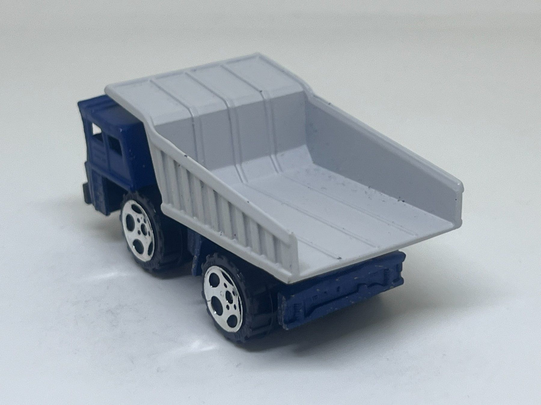 Matchbox Modellini d'auto: Matchbox Dump Truck #462 – Usato da Wildegg venduto da LaaBoutique 2
