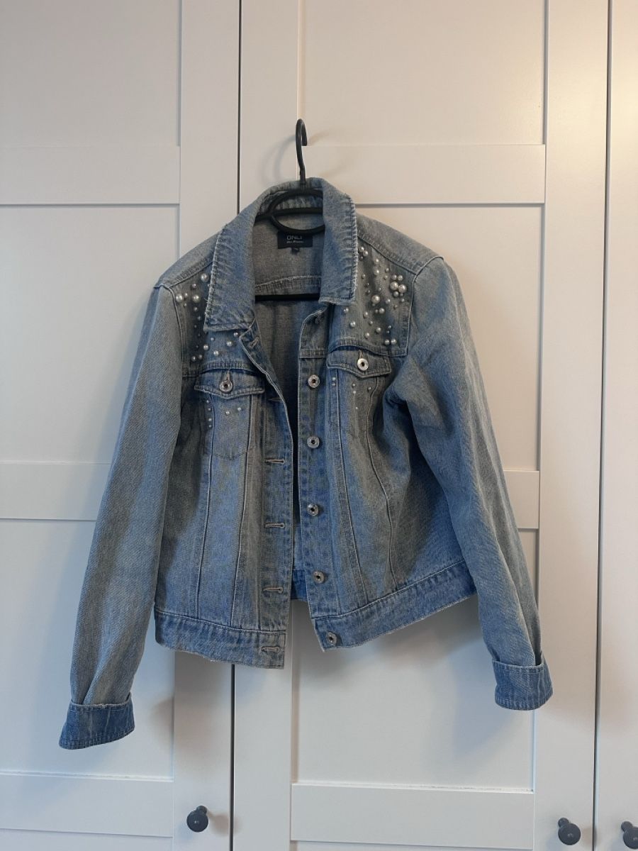 Only Giacche: Jeansjacke mit Perlen - Grösse 40 – Usato da Adlikon venduto da Chbu84
