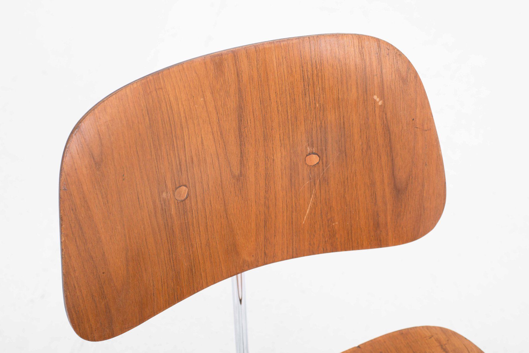 Herman Miller Sedie: Herman Miller DCM Stuhl von Charles & Ray Eames in Nussbaum – Usato da Zürich venduto da STUZH38 5