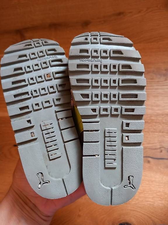 Scarpe per ragazzi: Puma Turnschuhe Gr.23  – Usato da Herznach venduto da ann_jnm8 1
