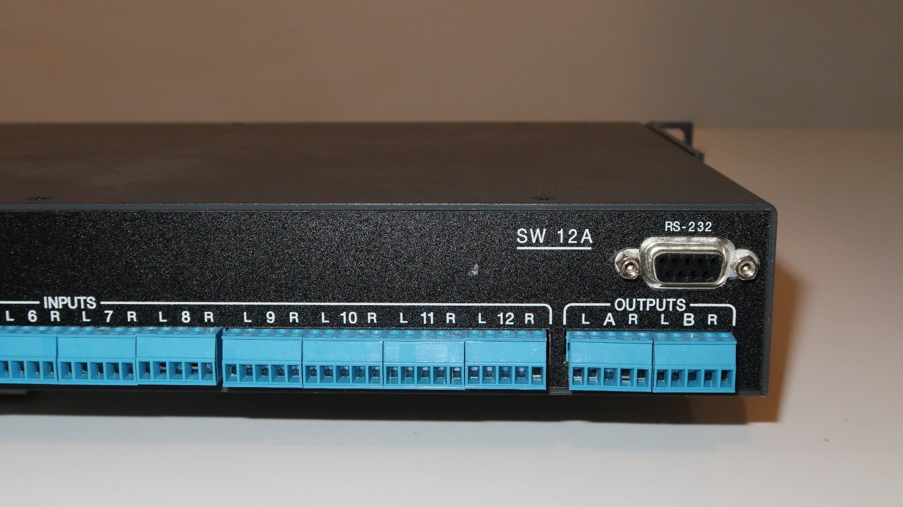 Interruttori: Extron Stereo Audio Umschalter mit 12 Inputs – Usato da Uster venduto da Mruedis 5