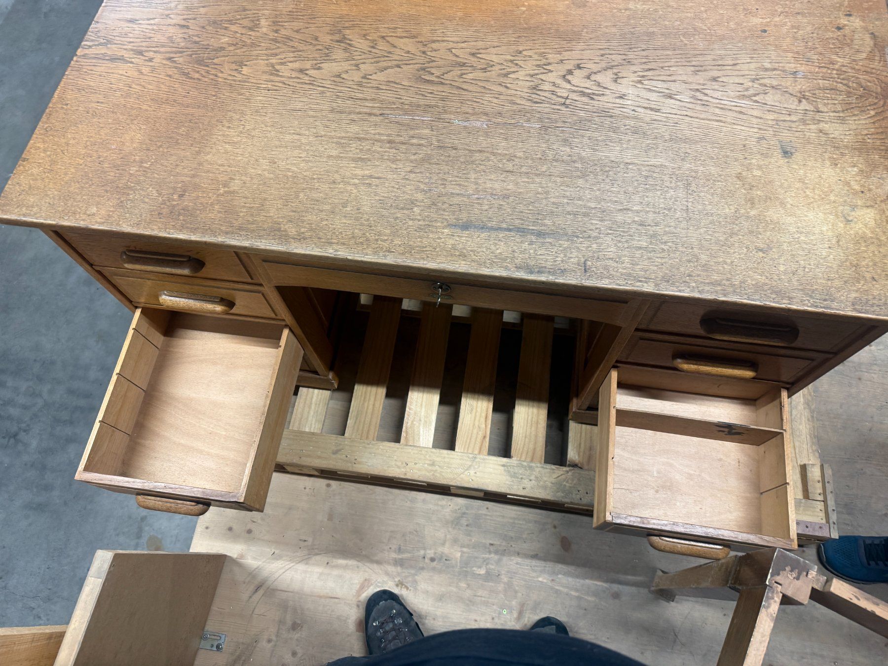 Scrivanie: Doppelpedestal Schreibtisch – Usato da Oberdorf BL venduto da sonne027 6