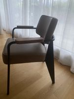2 Vitra Jean Prouvé Fauteil Direction in Leder und Nussbaum