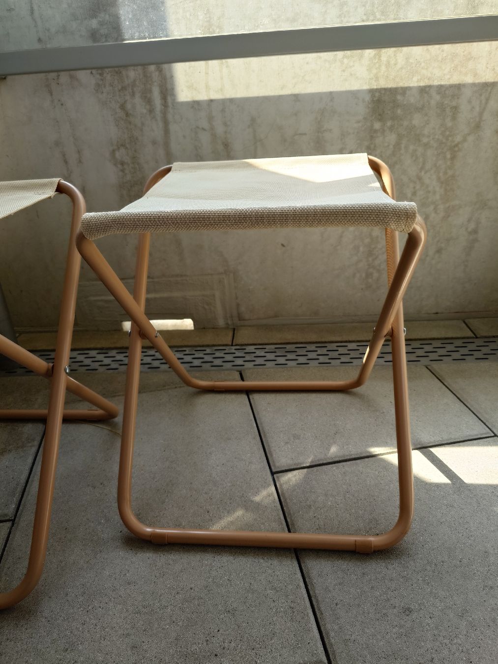 Tabourets: 2 Klapphocker in beige – D'occasion à Muri AG par komich4 2