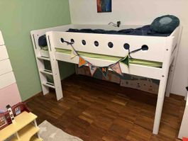 Hochbett aus Holz in Weiss akzeptabler Zustand