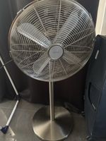 Ventilateur sur pied en acier inoxydable, comme neuf, pour l