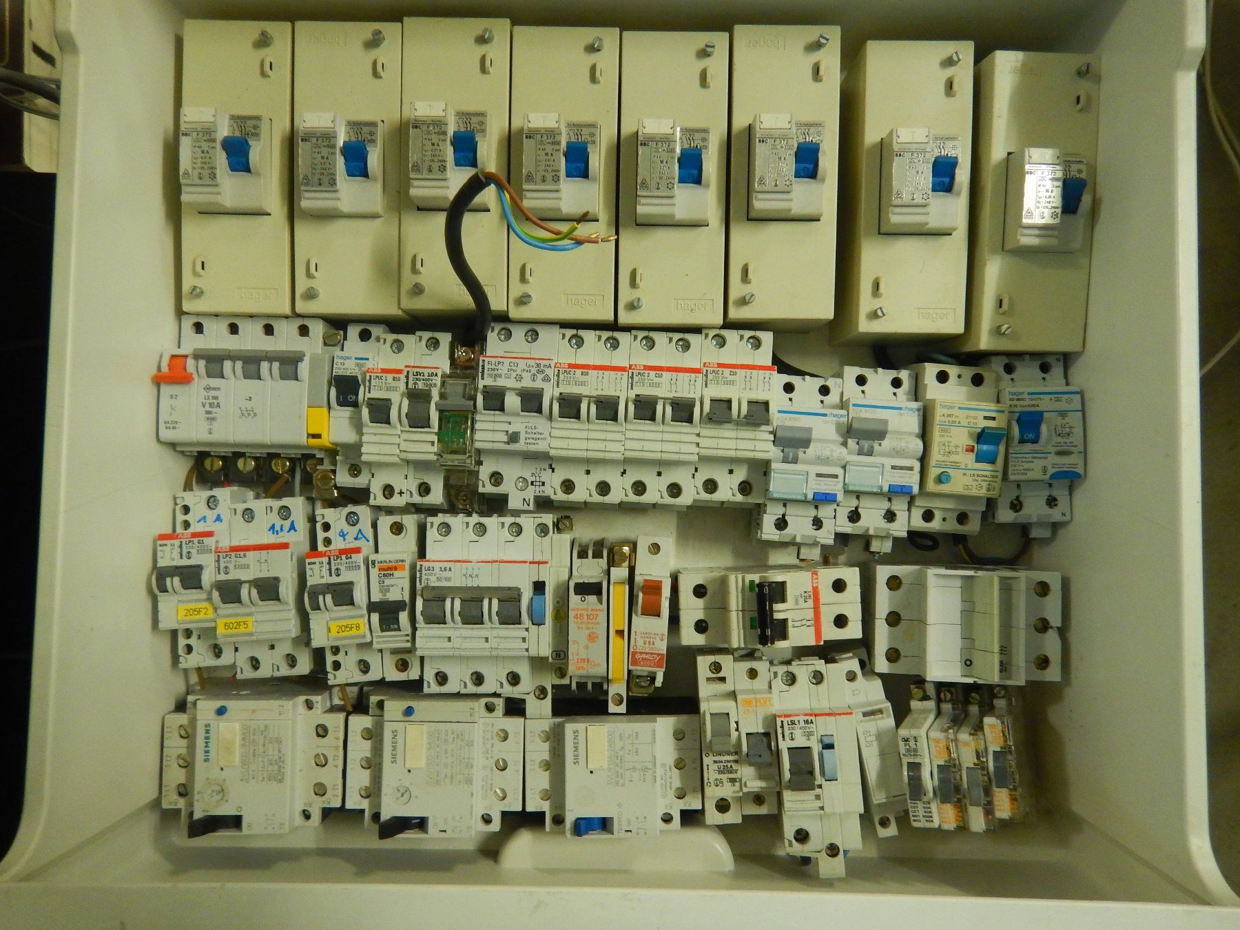 Alimentazione elettrica: Grosses Sortiment seltener FI LS Elektromechanik – Usato da Hinterkappelen venduto da atomschnee