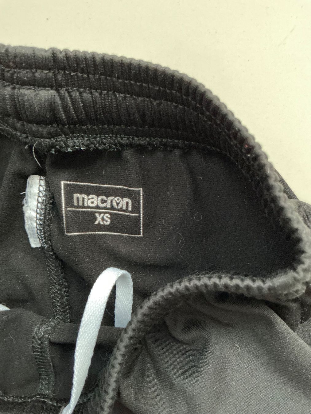 Pantaloni: Macron Trainerhose Gr.XS entspricht ca.152 – Usato da Biel-Benken BL venduto da Sahra1 1