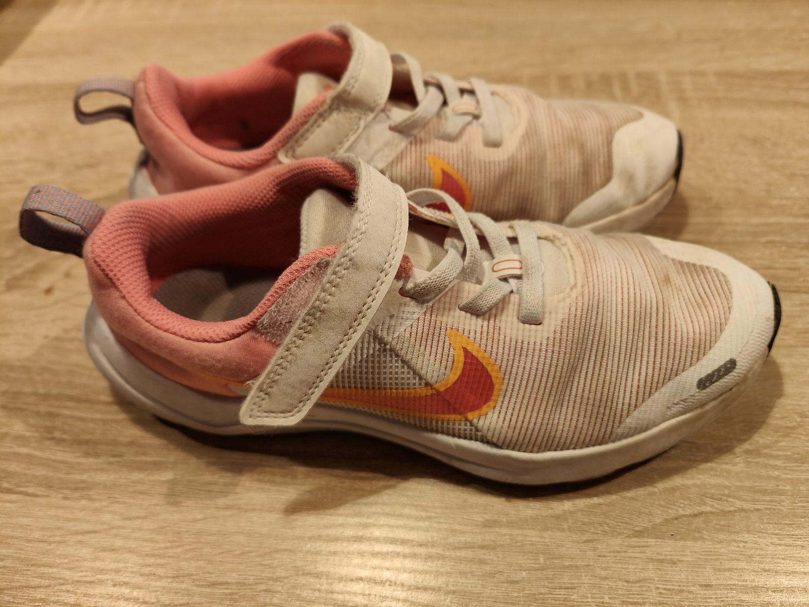 Nike Scarpe per ragazze: Nike Turnschuhe / Grösse 32 – Usato da Kleinandelfingen venduto da Stitch2014 1
