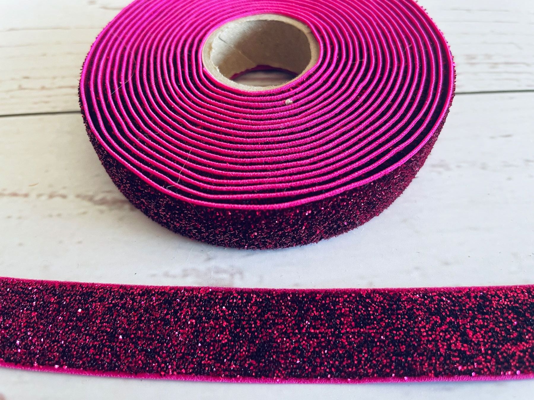 Stoffe: Ruban élastique pailleté fuchsia – Neu und originalverpackt aus Gland von san_xz5j 1