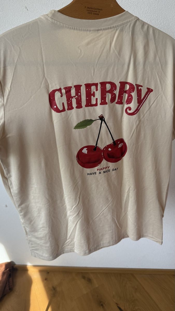 T-shirt: T-Shirt mit Kirschen, Gr. S – Usato da Gelterkinden venduto da teddywidder 2