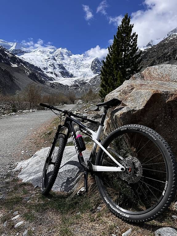 Canyon Velos: CANYON Lux World Cup CF 7 – Gebraucht aus Chironico von mau_f5vv 3