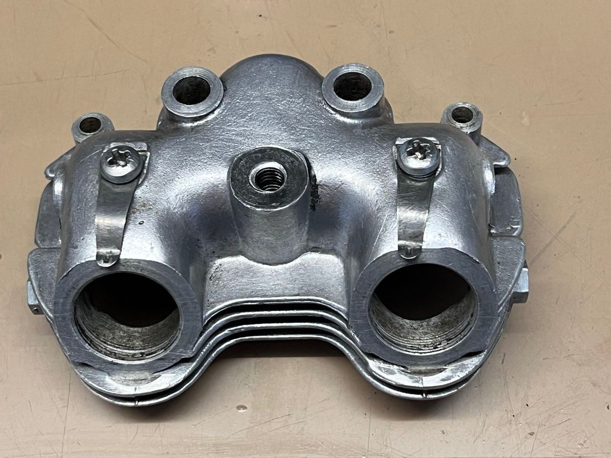 Triumph Tutti i ricambio per moto: Triumph Bonneville Oldtimer Ventildeckel 2 – Usato da Rickenbach / Sulz venduto da Alfisti156 1