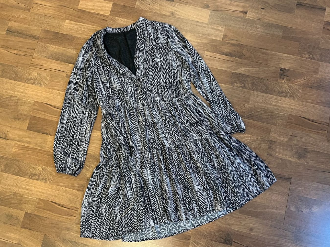 Vestiti: Schickes Damenkleid Gr. 36 mit Muster schwarz/weiss – Usato da Hondrich venduto da Greppen37 3