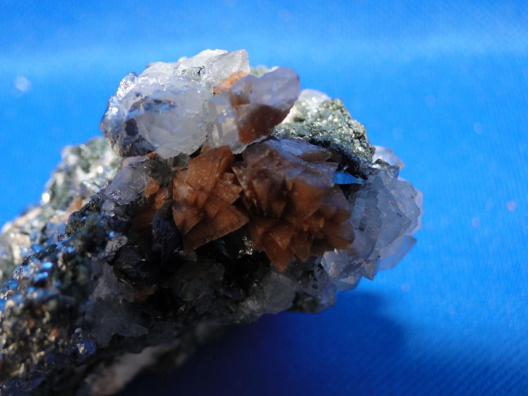 Minerali & Pietre curative: Genhelvite mit Quarz und Lollingit – Usato da Schinznach Bad venduto da Demerald 3