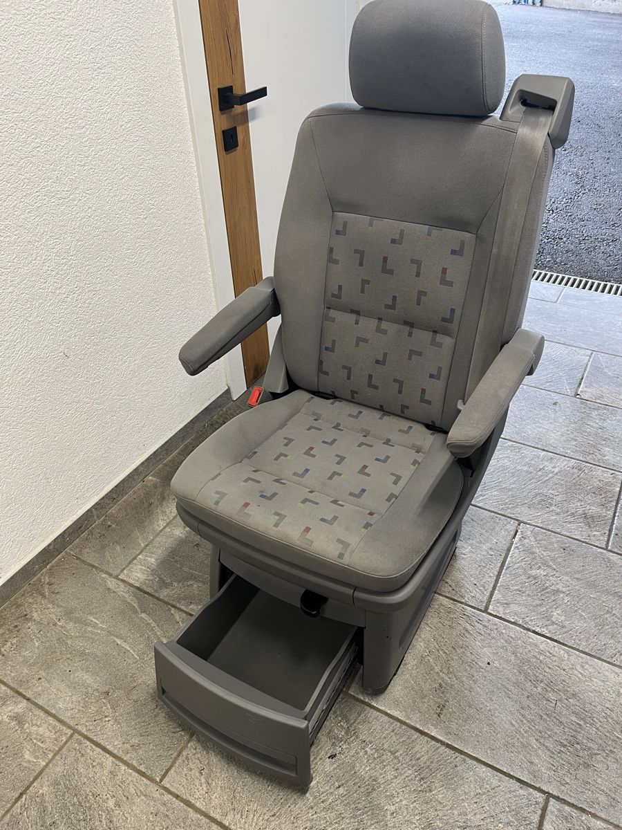 VW Tutti pezzi di ricambio auto: Vw T5 Einzellsitz – Usato da Uttigen venduto da Safety123 4