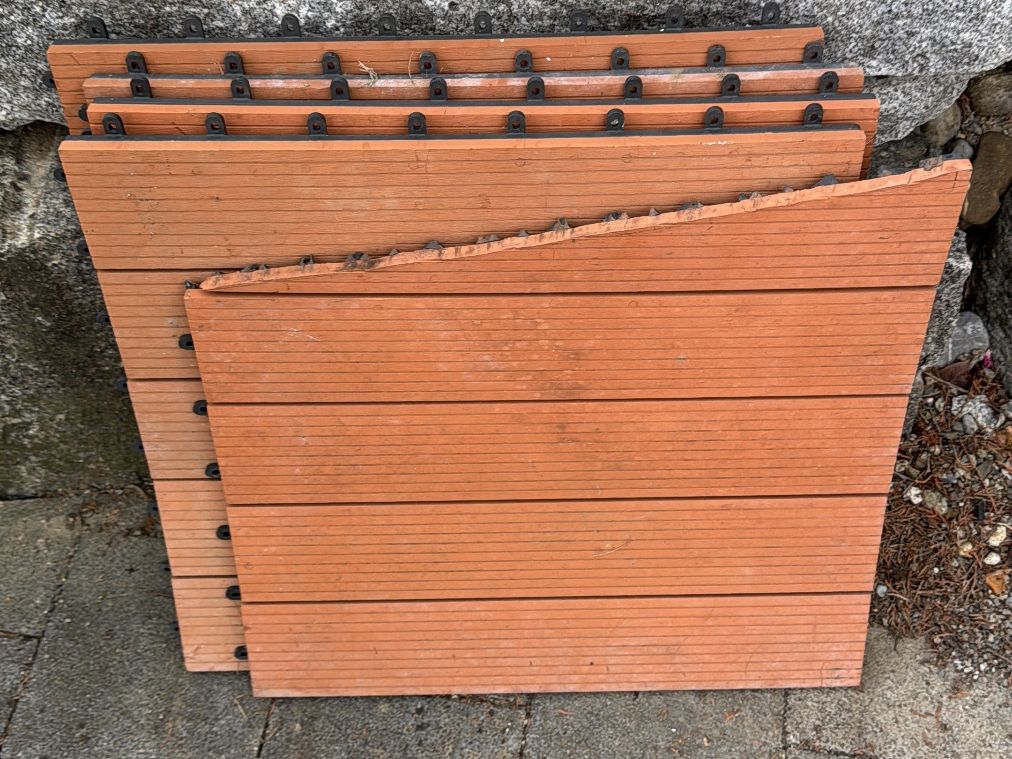 Rivestimenti per pavimenti: Gebrauchte Holzfliesen (WPC) für Terrasse oder Balkon – Usato da Menziken venduto da SwissTaehyung