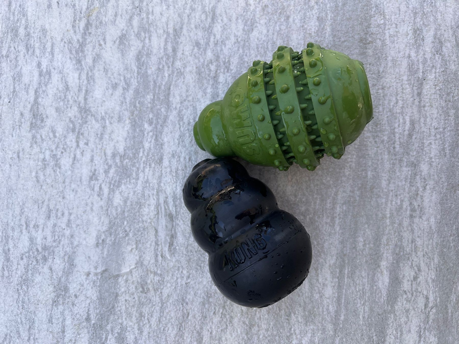 Giocattoli: 2 x Hundespielzeug "Kong" - Beschäftigung – Usato da Ebertswil venduto da Arula7