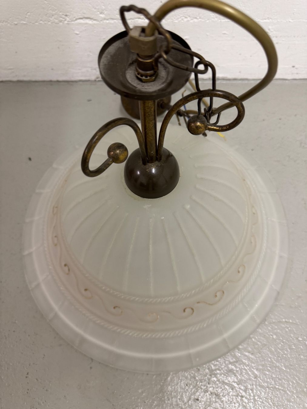 Lampadari & plafoniere: Hängeleuchte Opalglas Messing – Usato da Feldmeilen venduto da Allerlei3112