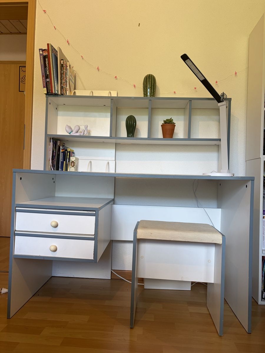 Letti: Ensemble chambre enfant lit bureau commode état usagé – Usato da St-Imier venduto da MMD73. 2