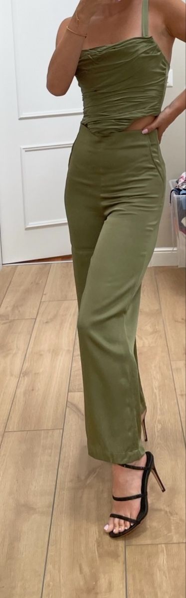 Zara Completi & Tailleur: Zara Oliv Set – Nuovo (secondo la descrizione) da Vaduz venduto da GiuliaSu