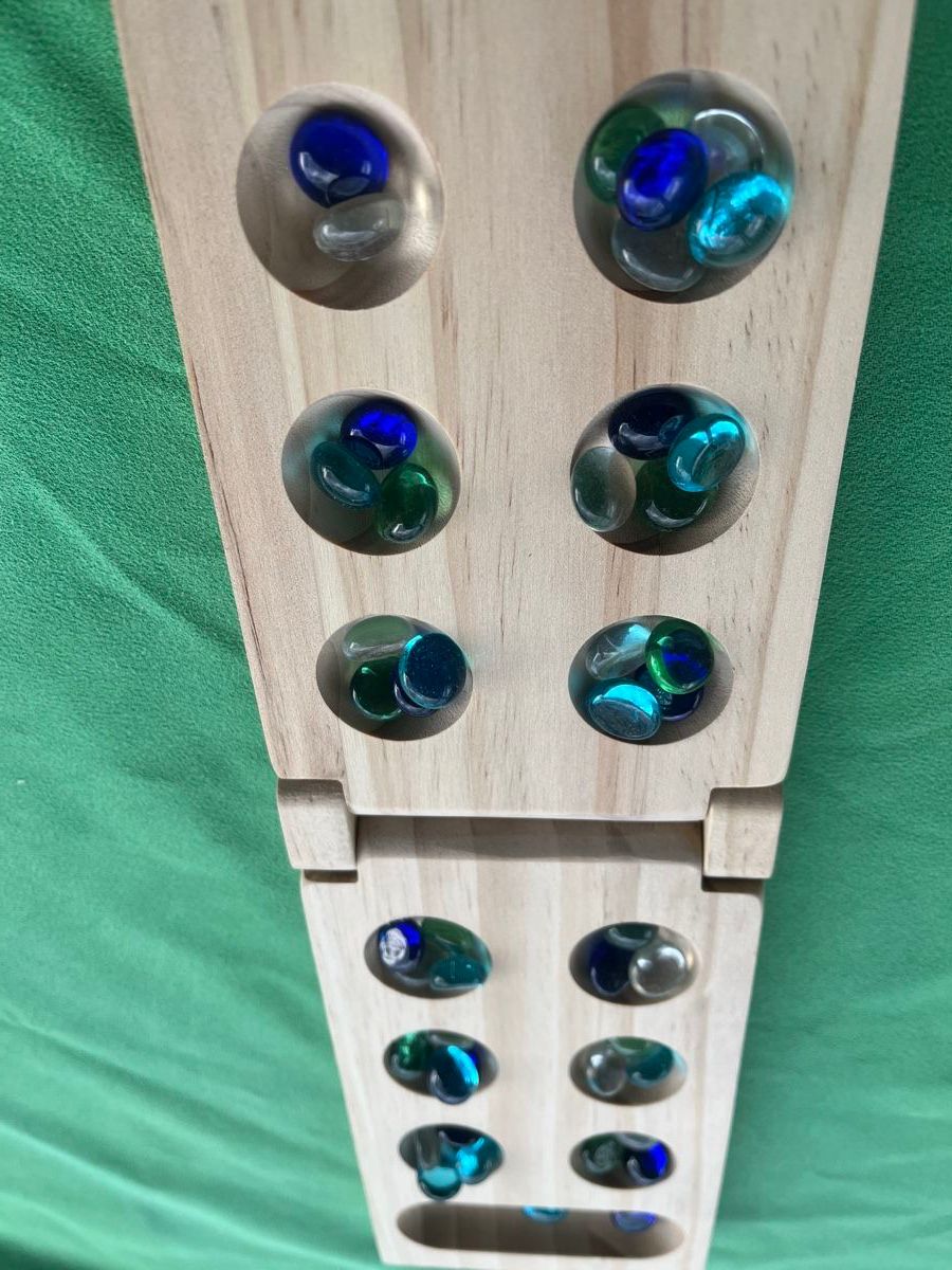Giochi: Brettspiel Kalaha oder Serata, Holz, gross, klappb, Glasstei – Nuovo e nell'imballaggio originale da Neuenkirch venduto da zwimpferspiel 1