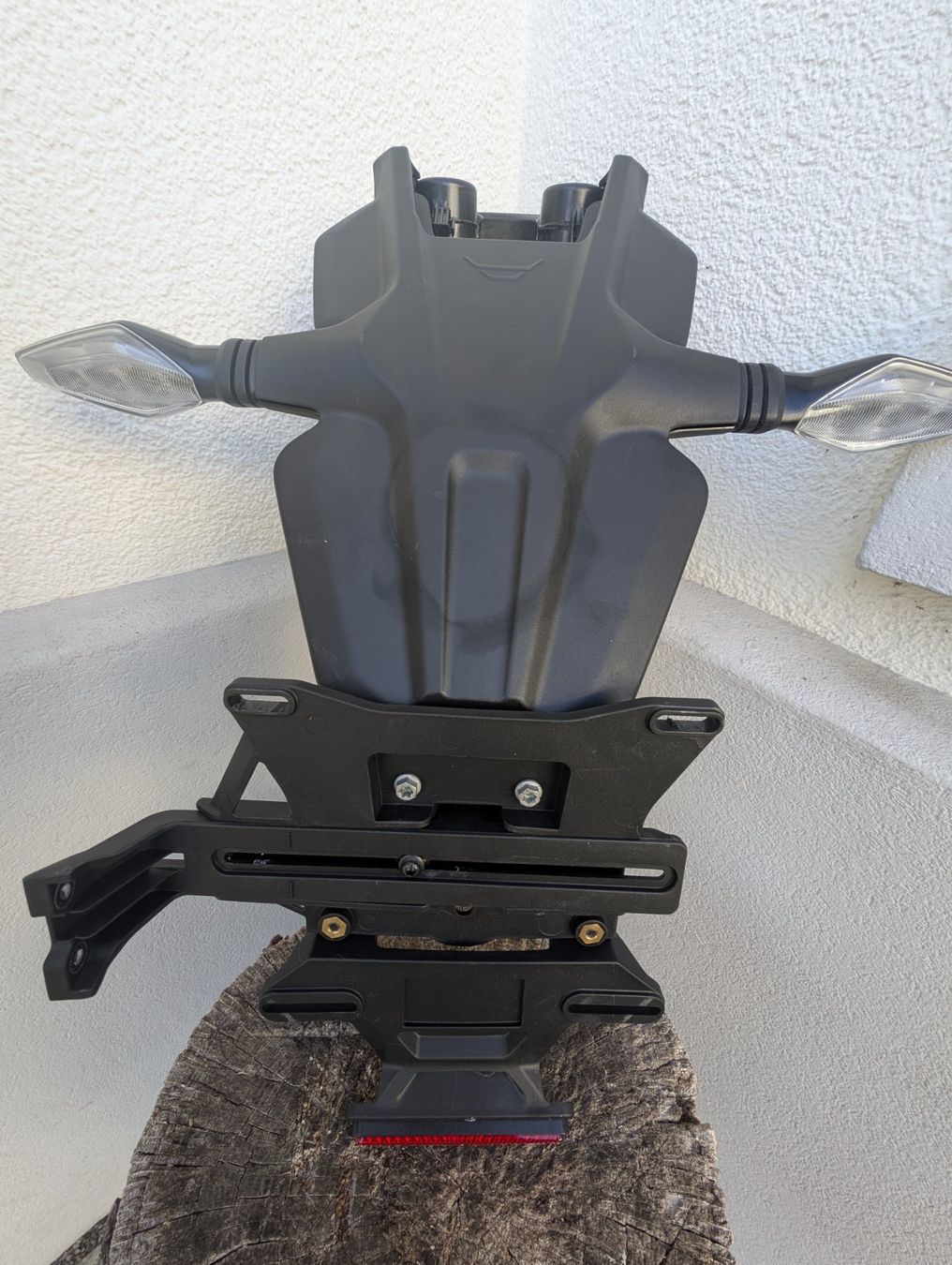 Ducati Alle Motorradersatzteile: Ducati Kennzeichenhalter 1200 V4 inkl. Blinker – Neu und originalverpackt aus Winterthur von Miwok 4