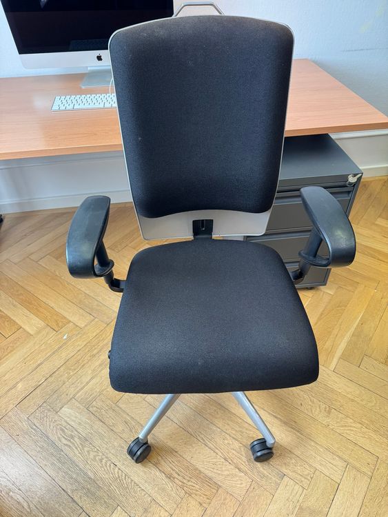 Scrivanie: Büroeinrichtung aus, Tisch, Korpus, Schrank, Theke, Stuhl – Usato da Bern venduto da Alder-Treuhandel 4