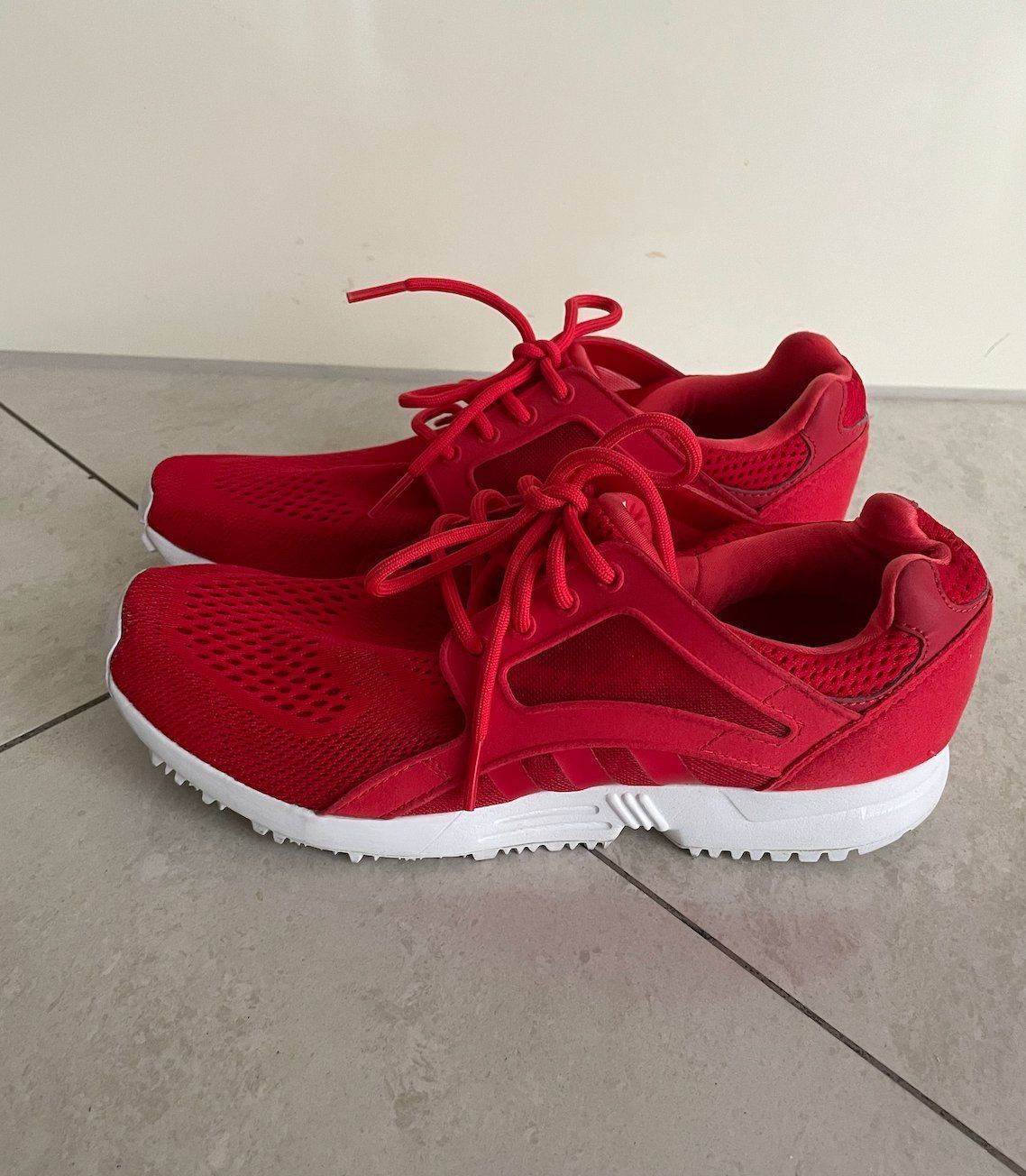 Adidas Chaussures femmes: Adidas Schuh rot Gr. 38 2/3 – D'occasion à Dagmersellen par Arcticsnow2017 2