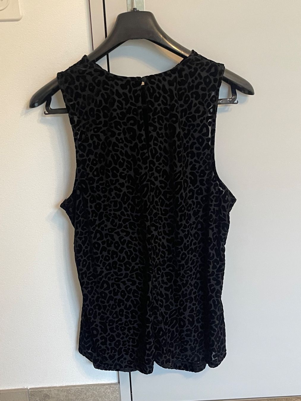 Tops: Top von Next mit Leopardenmuster, Samtoptik – Gebraucht aus Zürich von lms_kt79 1