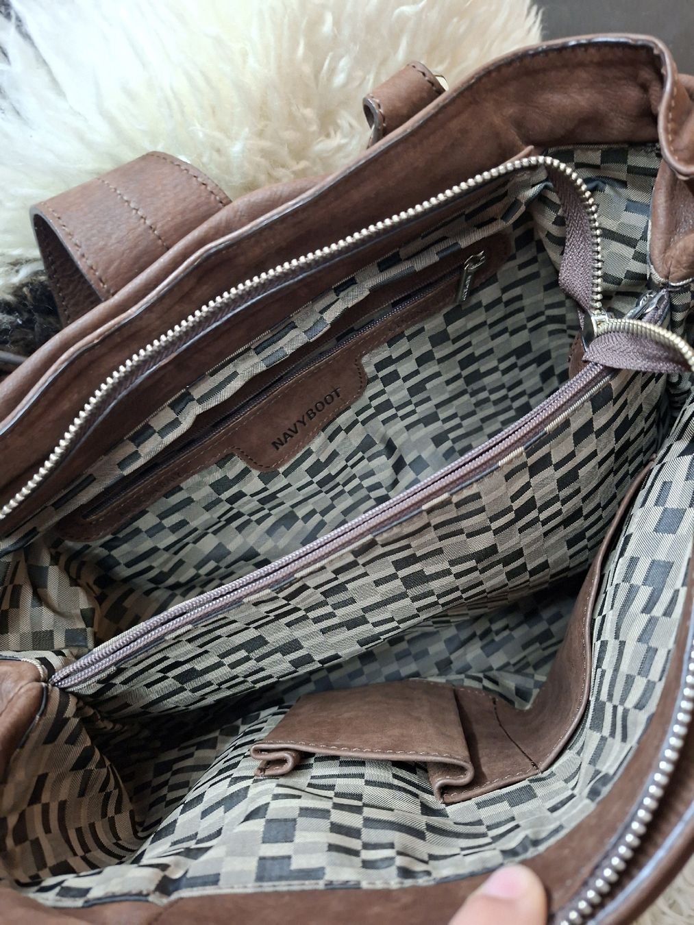 Navyboot Sacs femmes: Sac NAVYBOOT en cuir nubuck – D'occasion à Frenières-sur-Bex par Lili147 2