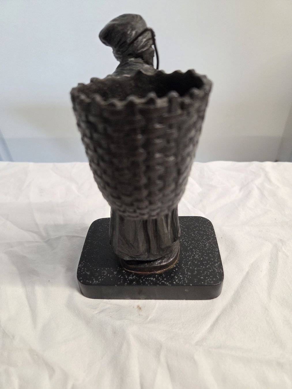 Sculture & Statue: Alte Skulptur/Figur "Bauernfrau mit Korb",  – Usato da Dietikon venduto da Allegra34 5