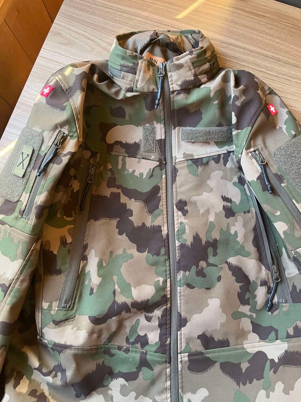 Schweizer Armee Uniformen: Softshell jacke armee – Neu und originalverpackt aus S. Antonino von