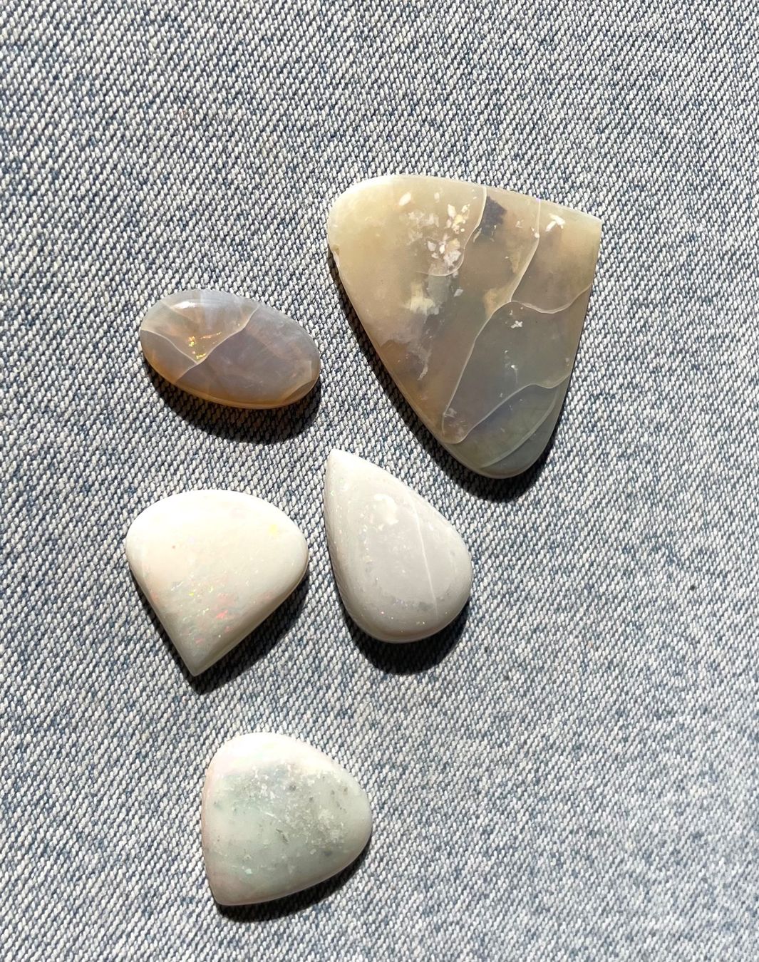 Fossilien: 5 Stk  Cabochons Opal echt  neu gross    LOT  Sammlung – Neu und originalverpackt aus Leuggern von gemshow 3