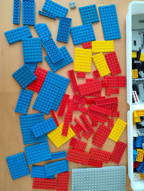 Lego Giocattoli: Lego-Kleinteile, Plättli, Steine, gem. Bild, ohne Behälter – Usato da St. Gallen venduto da Bisaknosp 2