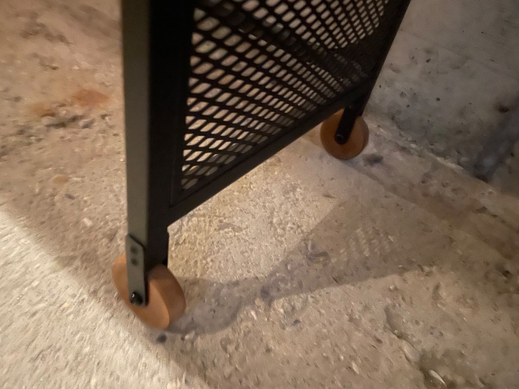 Ikea Bureaux: Laptoptisch – D'occasion à Schaffhausen par DavBev1998 2
