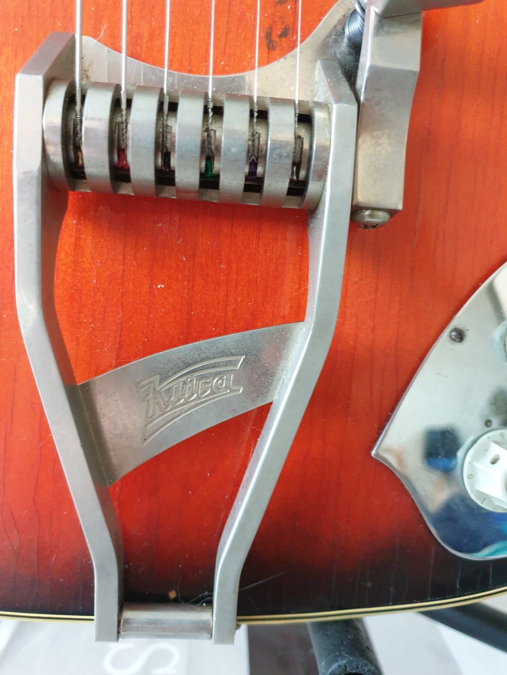 Vintage Strumenti musicali: Guitare Jazz Klira – Usato da Mézières FR venduto da PAFZIK 2