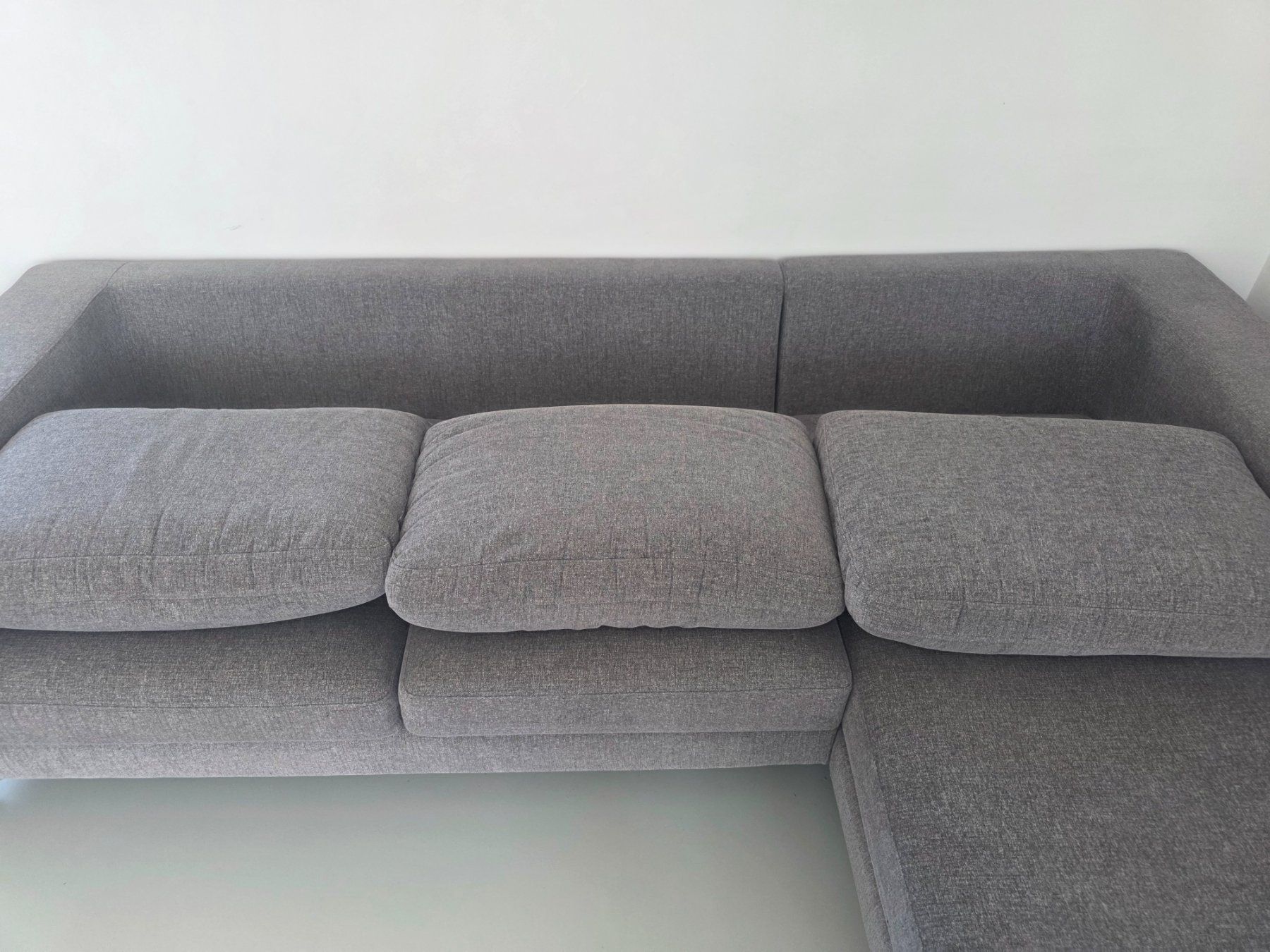 Livique Sofas: Ecksofa – grau, neuwertig – Gebraucht aus Zürich von AlexDecurtins 2